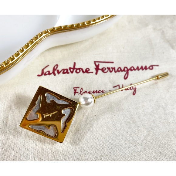 Salvatore Ferragamo Gold & Pearl Pin - Picture 3 of 7